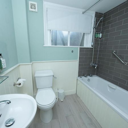 דיל The Clarendon Hotel מראה חיצוני תמונה