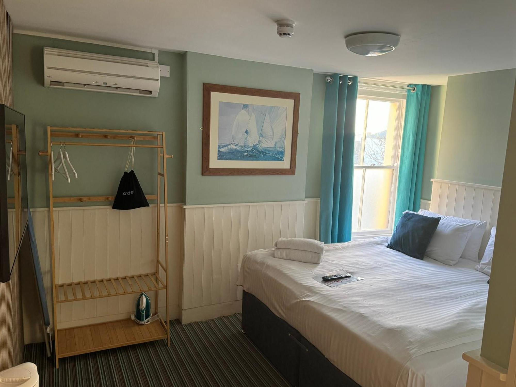 דיל The Clarendon Hotel מראה חיצוני תמונה